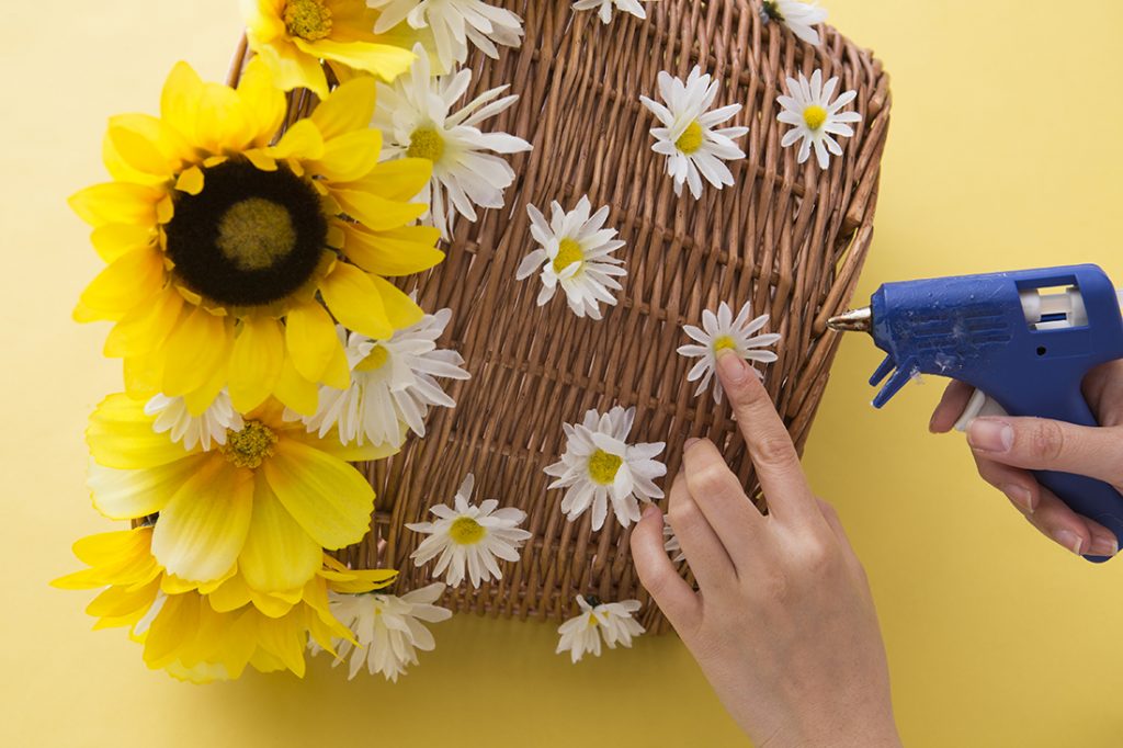 Una cesta con flores para tu bicicleta - Guía de MANUALIDADES