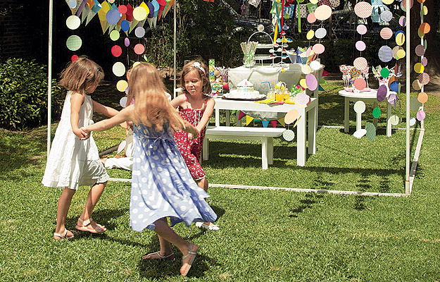 Colorida y divertida decoración para fiestas de niños