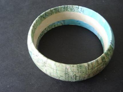 Brazalete decorado con un viejo mapa 5