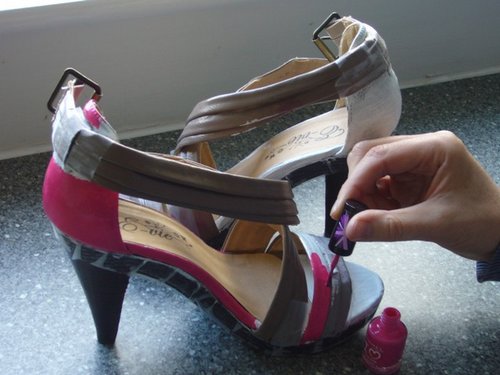 Tacones decorados con esmalte de uñas 4